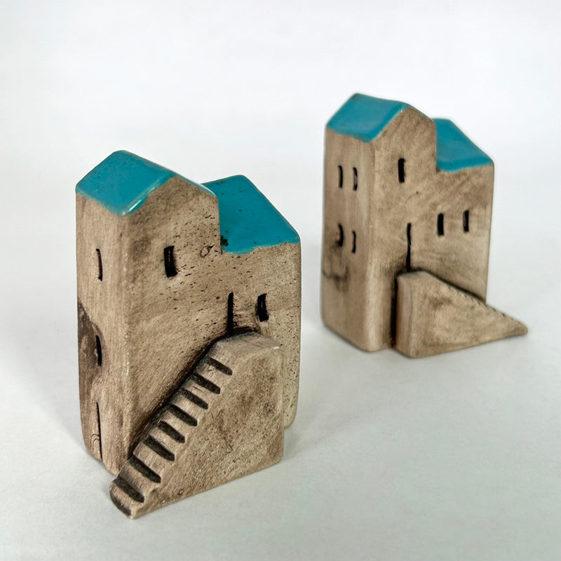 Acik mavi iki catili ve merdivenli kucuk seramik evler_Two small ceramic houses with stairs and light blue double roofs
