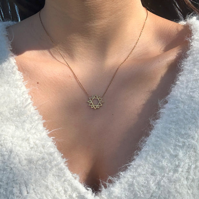 Akil ve uretkenlik sembolu Anadolu Motifli zarif kolye_Dainty necklace with Anatolian Motif symbolizing wisdom and productivity