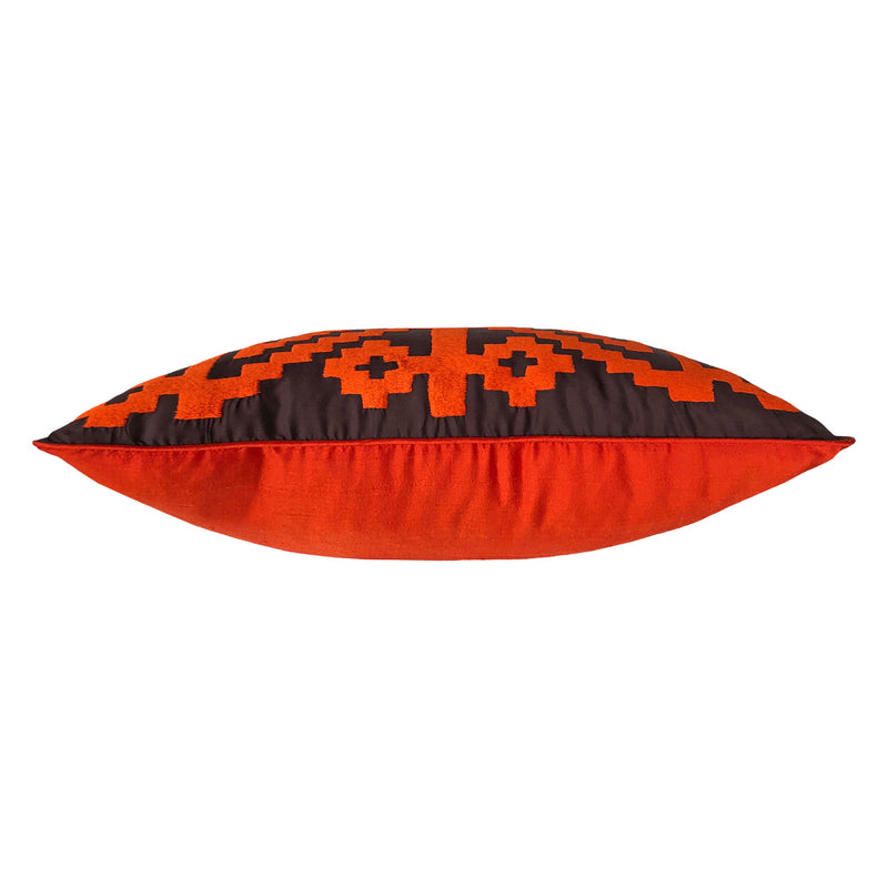 Arkasi biyesi ve nakisi turuncu onu koyu kahverengi etnik yastik_Ethnic cushion in dark brown and orange colors