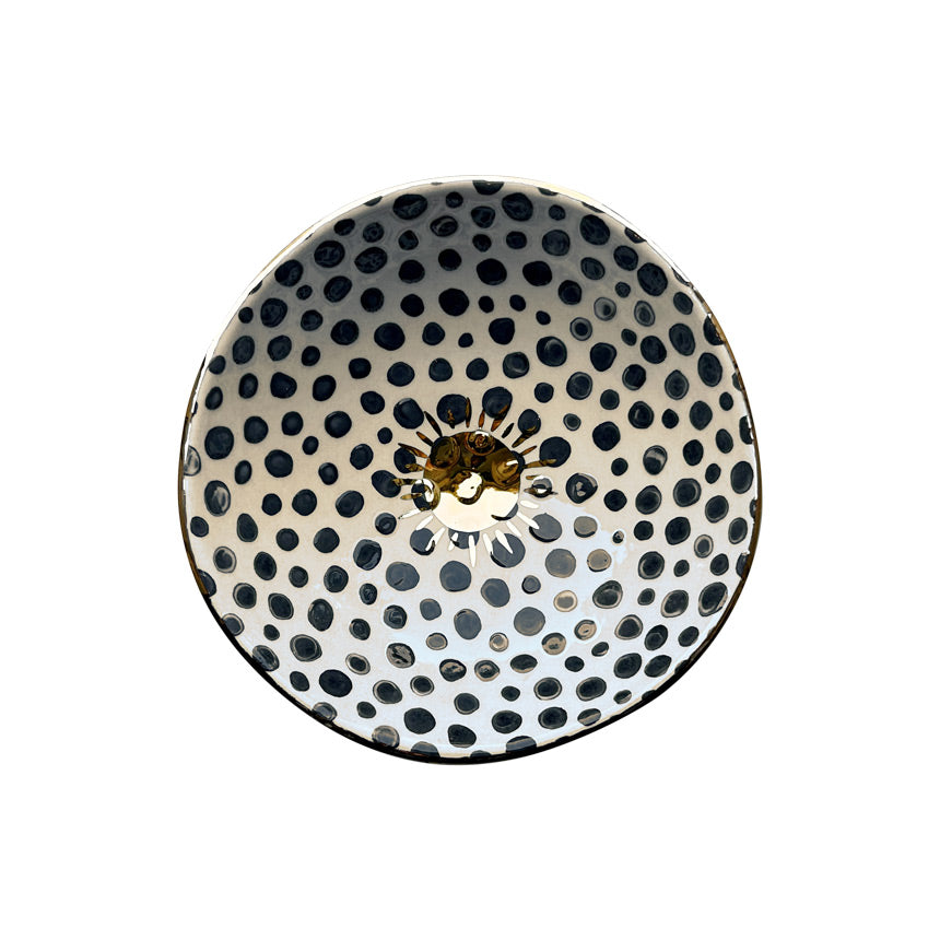 Ayakli beyaz kasenin siyah ve altin benekli ici_Black and golden spotted white footed bowl