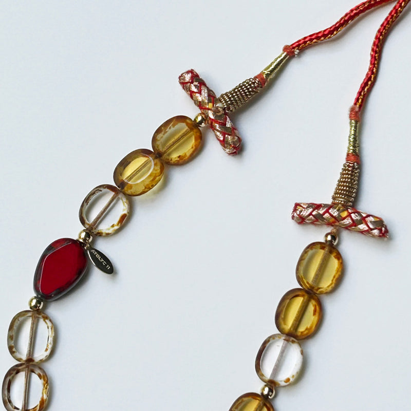 Bal rengi seffaf ve kirmizi boncuklu puskullu kolye_Hand crafted necklace with honey color transparent and red glass beads