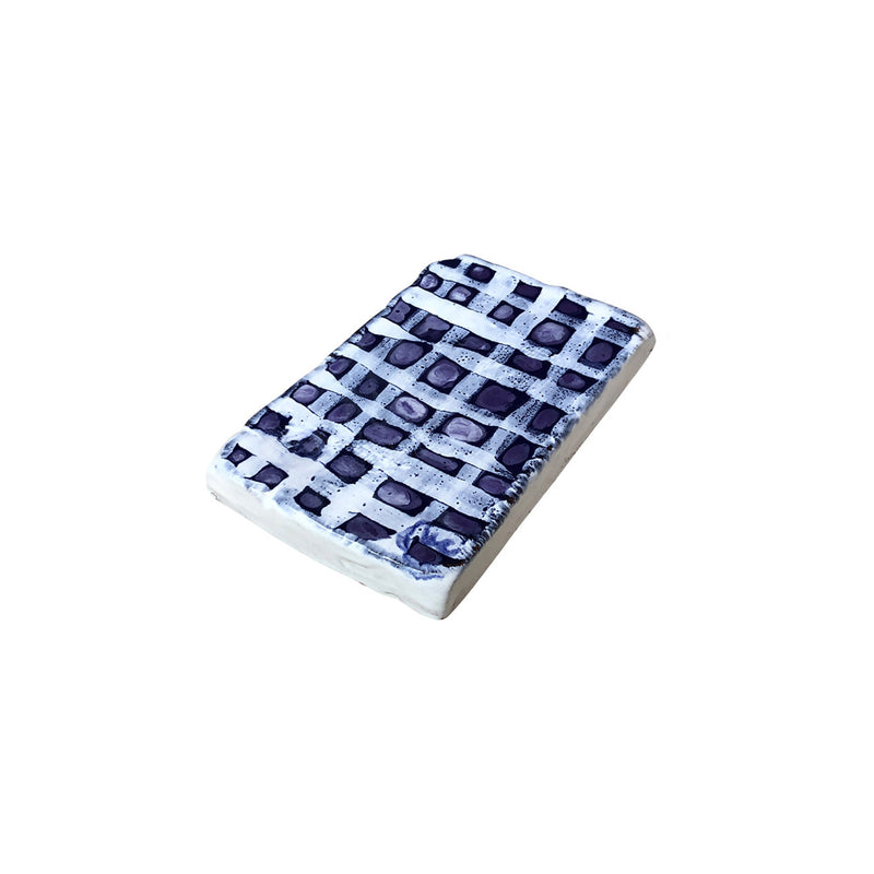 Beyaz kenarli lacivert beyaz kareli seramik tablet_Dark blue and white grid patterned ceramic tablet
