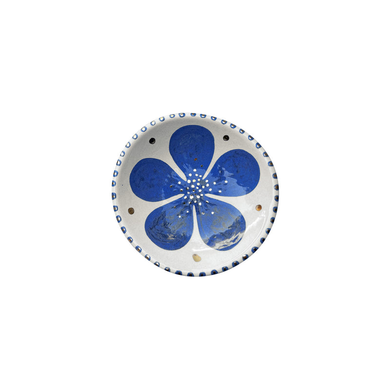 Beyaz kucuk tabagin mavi cicek desenli ici_Blue flower patterned inside of white small plate