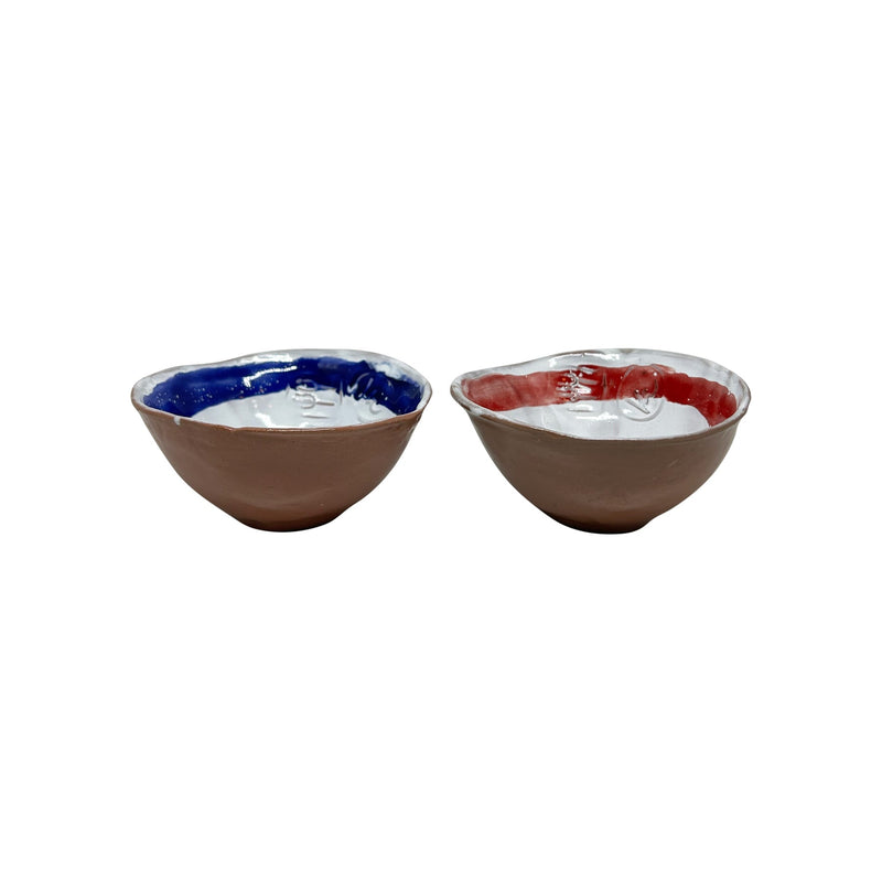 Beyaz ustune biri mavi digeri kirmizi cizgili iki seramik kase_Two ceramic bowls on white one with blue and the other with red stripes