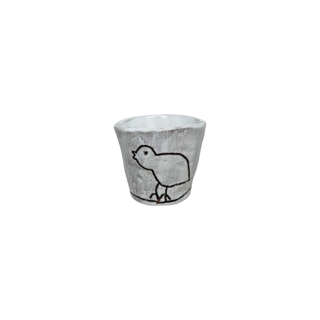 Beyaz ustune cizgisel civciv desenli seramik bardak_White ceramic cup with linear chick pattern