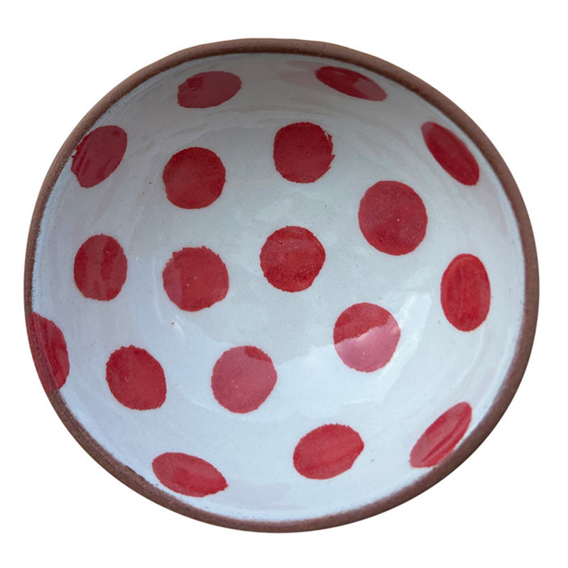 Beyaz ustune kirmizi benekli seramik kasenin ici_Inside of the red dotted white ceramic bowl