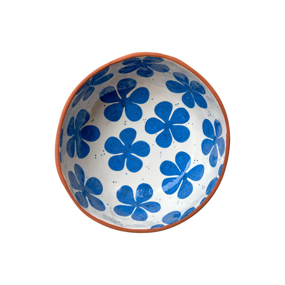 Beyaz ustune mavi cicek desenli Atolye 11 seramik kase_Ceramic bowl with blue flower patterns on white