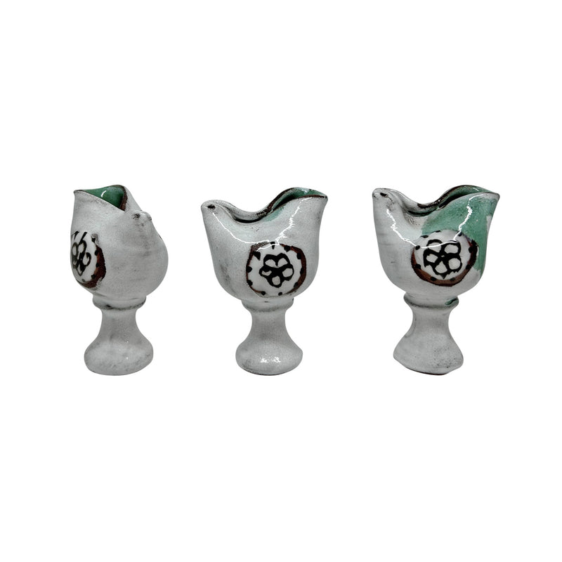 Beyaz ustune yesil ve cicek desenli uc adet seramik kus biblo_Three white ceramic bird figurines with green and flower pattern