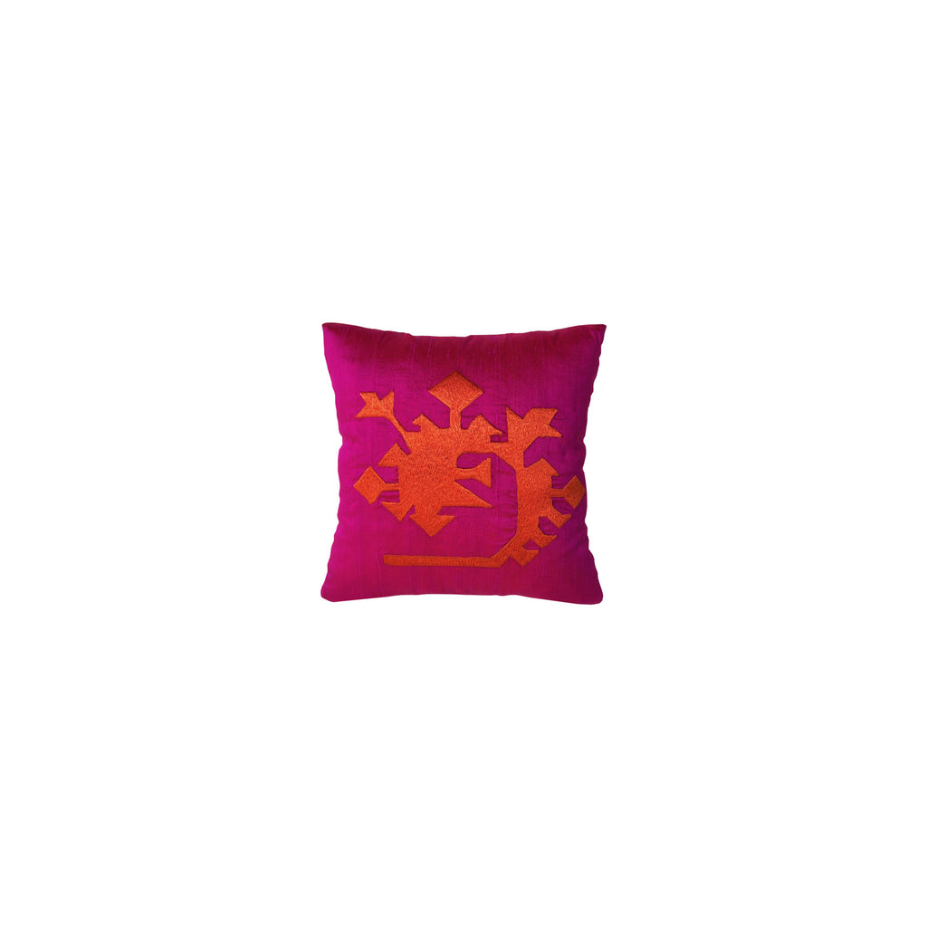 Bir Anadolu halisinin ejder motifi nakisli pembe ipek kirlent_Pink silk cushion with dragon motif of an Anatolian carpet