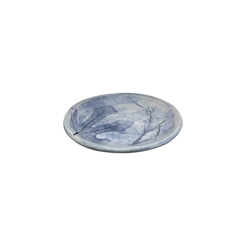 Bir incir yapragi ve yaninda ot desenli mavi kucuk tabak_Blue cookie plate with a fig leaf and a herb negative relief