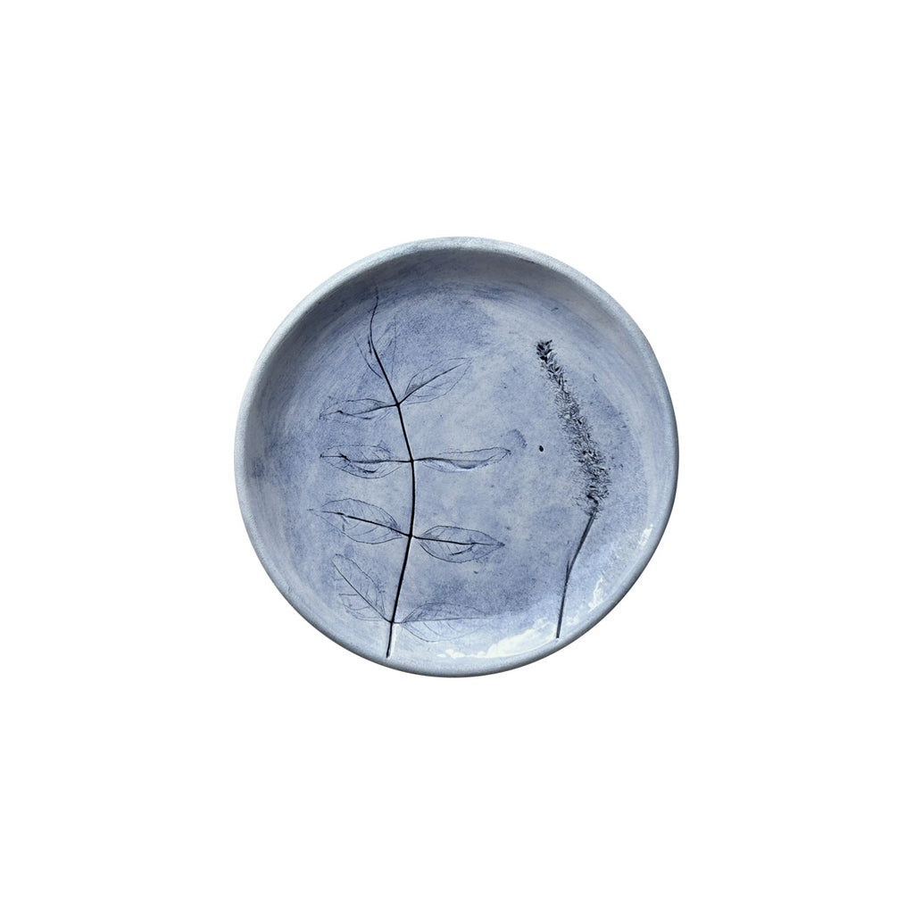 Bitki desenli baskili mavi kucuk tabak_Small blue decorative plate with plant textures pressed