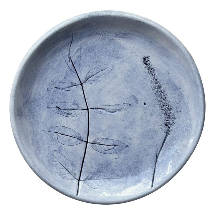 Bitki desenli baskili mavi kucuk tabak_Small blue decorative plate with plant textures pressed