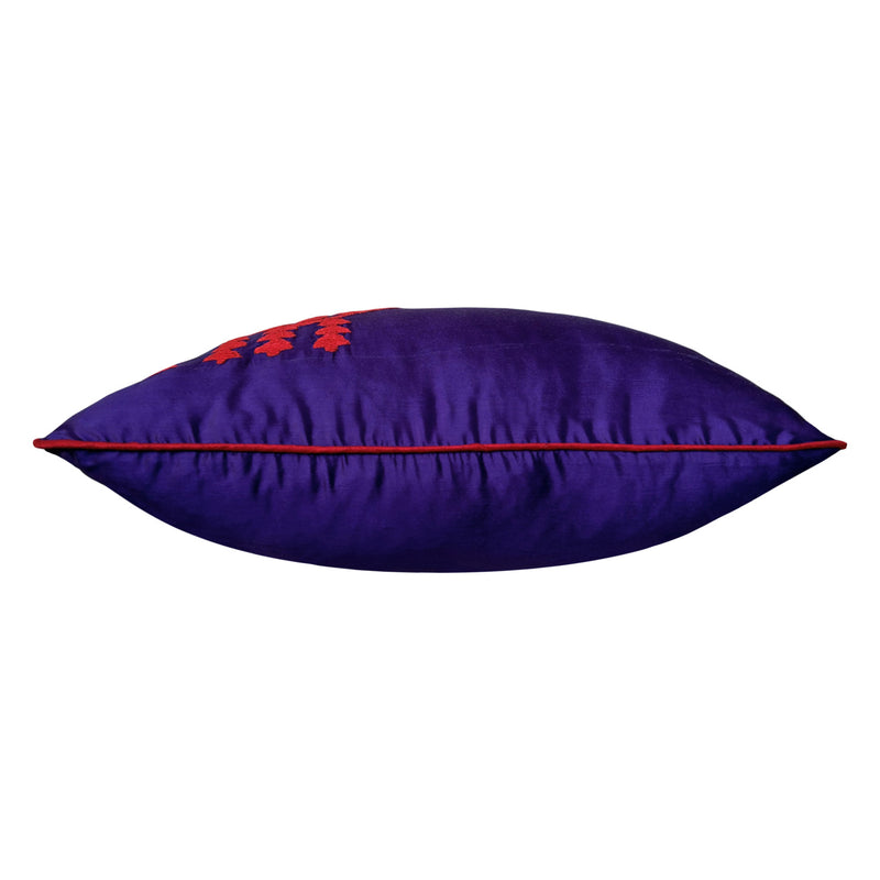 Biyesi ve nakisi kirmizi olan mor ipek yastik_Purple silk cushion with red piping and embroidery