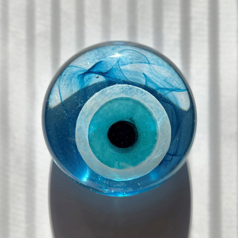 Cizgili golgede lacivertli turkuaz goz boncugu_Evil eye bead in shades of turquoise