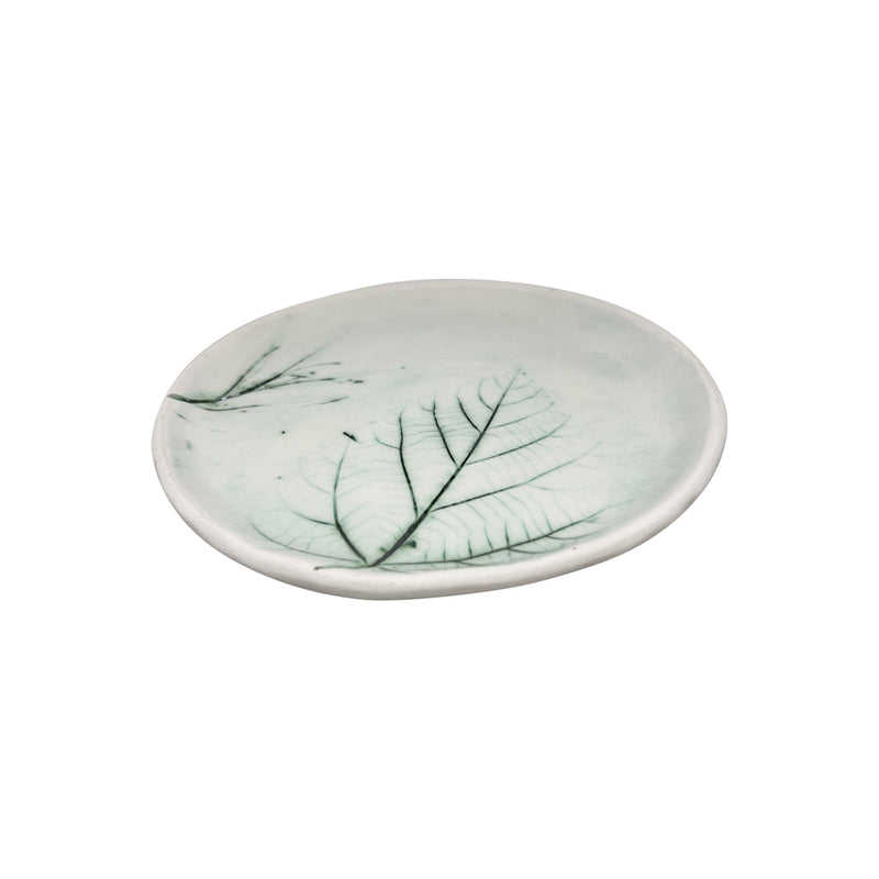 Damarli yaprak desenli krem rengi ve yesil kahvalti tabagi_Cream and green bread plate with veined leaf texture