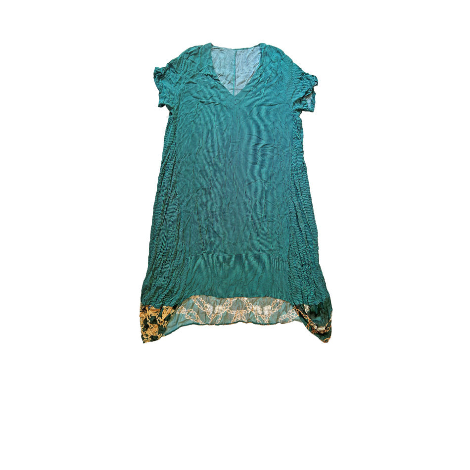Eteginin yanlari uzun V yakali kisa kollu yesil yazlik elbise_Green long cotton summer dress with V neck and short sleeves