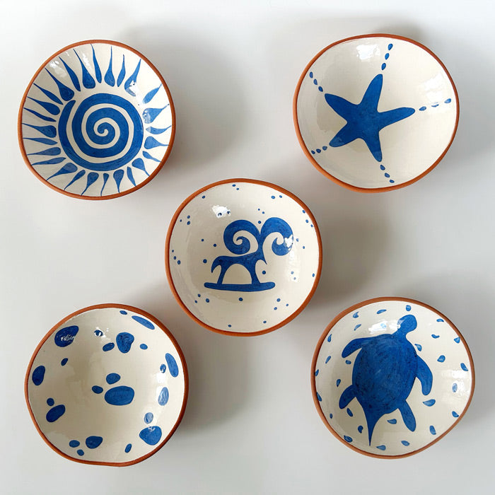Farkli desenlerde hediyelik seramik bes tabak_Five ceramic plates with various patterns