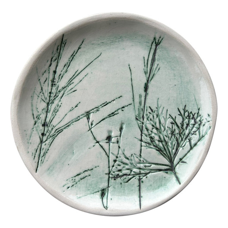 Farkli ot desenli yesil ve bej seramik tabak_Green and beige ceramic plate with various plant patterns