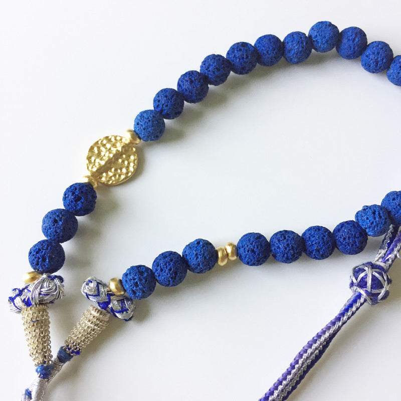 Gece mavisi lavtasi ve altin rengi aksesuarli tasarim kolye_Designer necklace with dark blue and gold color pieces_4