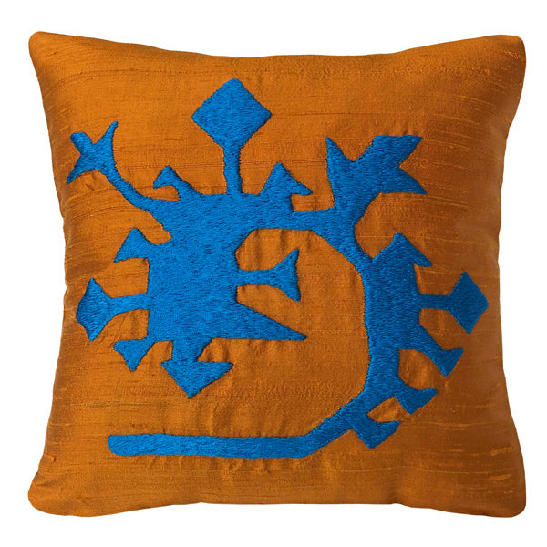 Gizli seylerin bekcisi ejder motifli zit renklerde kirlent_Silk pillow in contrasting colors with a dragon motif that safeguards secret things_z