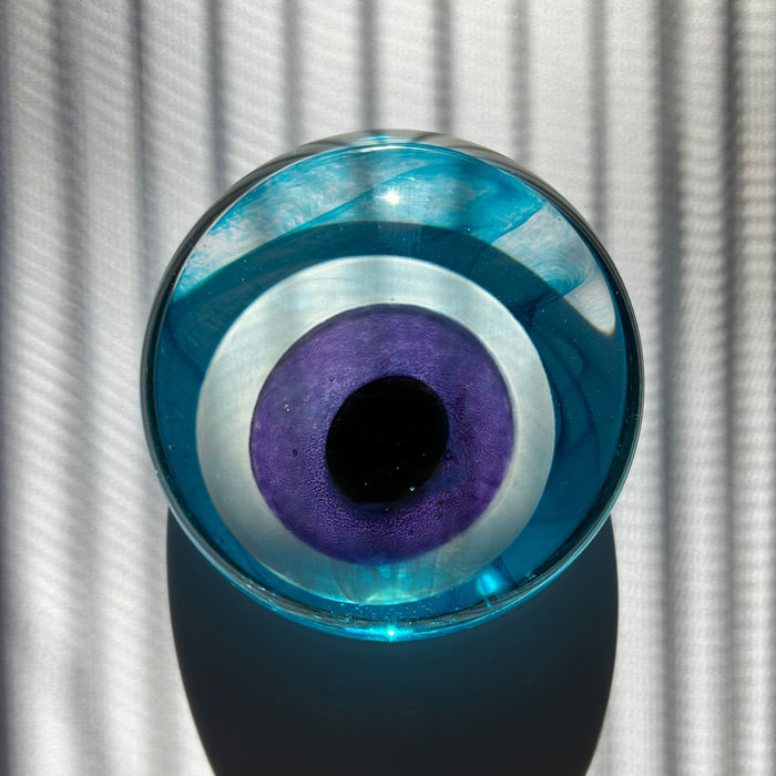 Golgede mavi ve mor seffaf cam goz nazar agirlik_Blue and purple clear glass evil eye paper weight