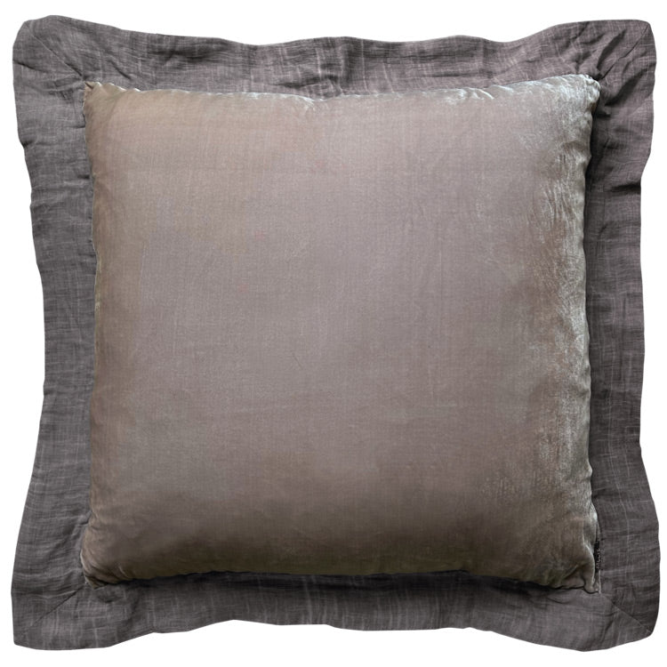 Gri ve bej tonlarinda dev kadife yer minderi_Giant velvet floor cushion in gray and beige tones