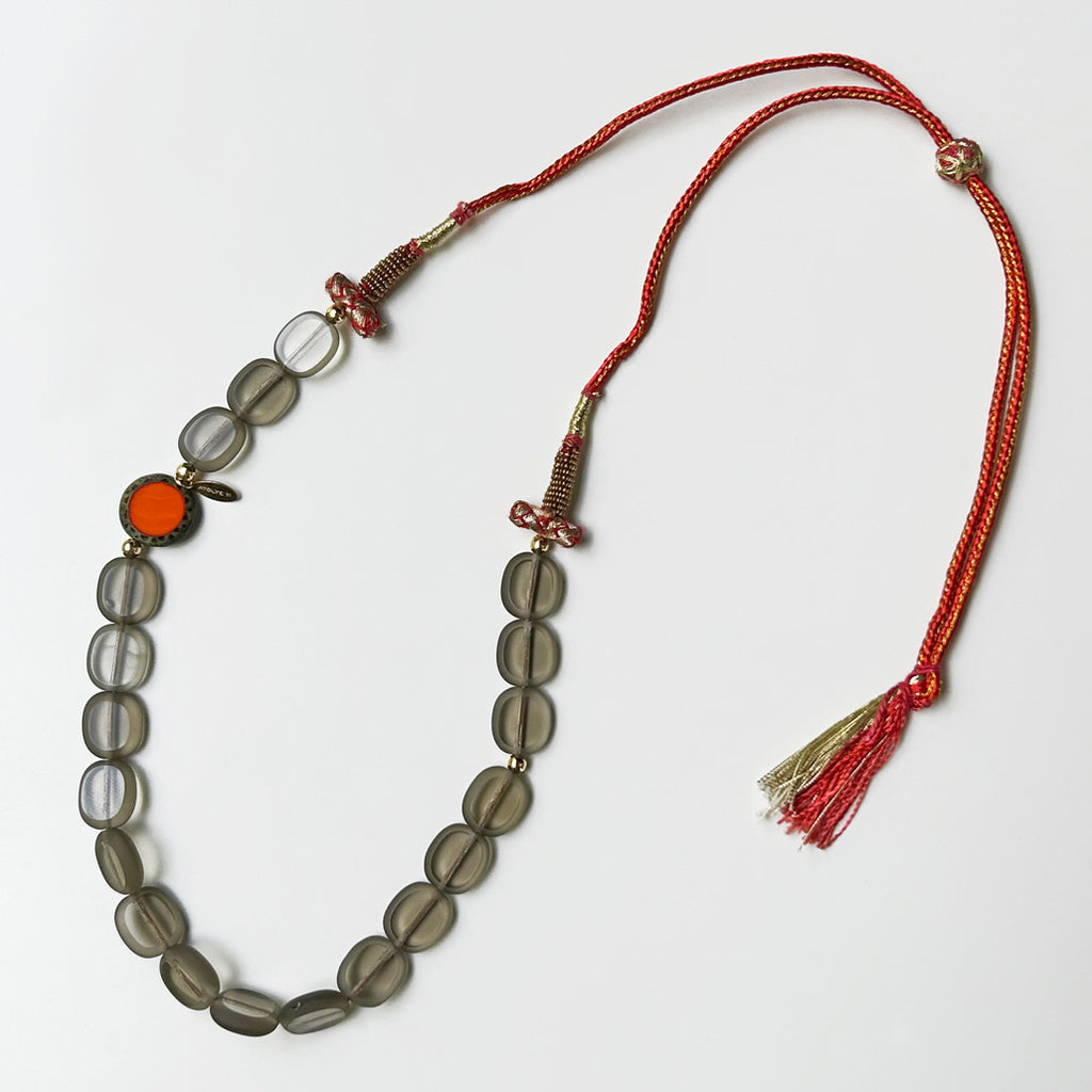 Gri ve turuncu cam boncuklu el yapimi kolye_Grey and orange glass beaded necklace with tassel