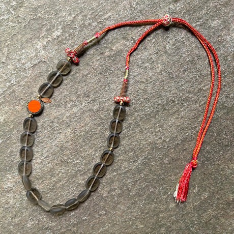 Gri ve turuncu cam boncuklu el yapimi kolye_Grey and orange glass beaded necklace with tassel