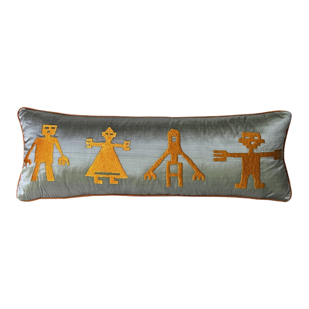 Gumus rengi ustune yumurta sarisi nakisli uzun ipek kirlent_Silver colored long silk cushion