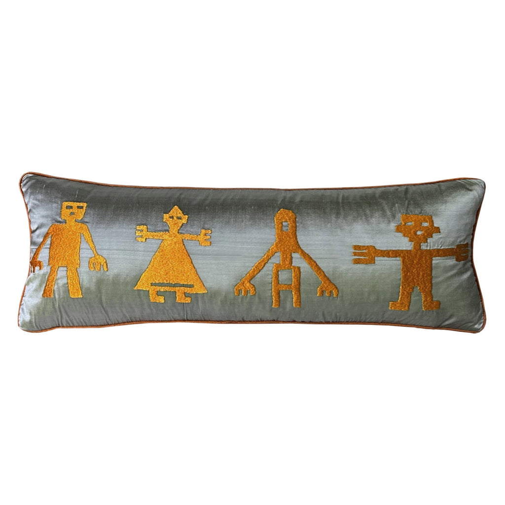 Gumus rengi ustune yumurta sarisi nakisli uzun ipek kirlent_Silver colored long silk cushion