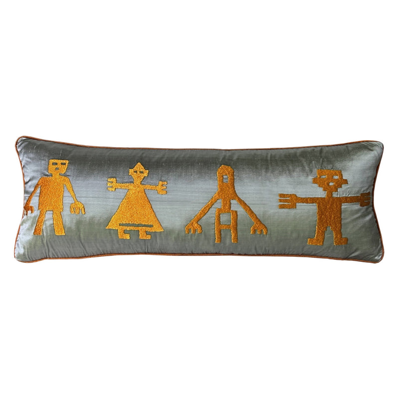 Gumus rengi ustune yumurta sarisi nakisli uzun ipek kirlent_Silver colored long silk cushion