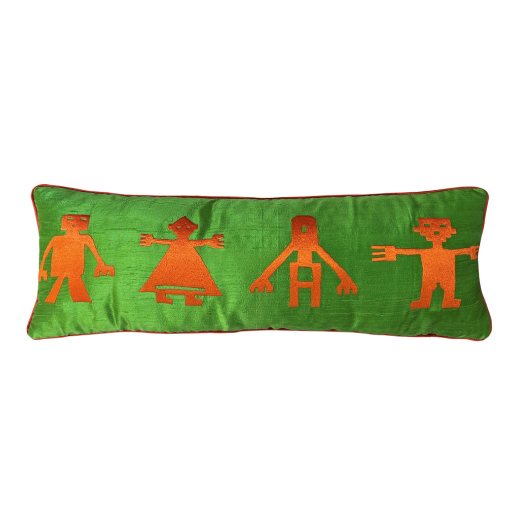 Hakkari ve Van kilim motifleri islemeli el yapimi kirlent_Handmade silk cushion with human motifs embroidery