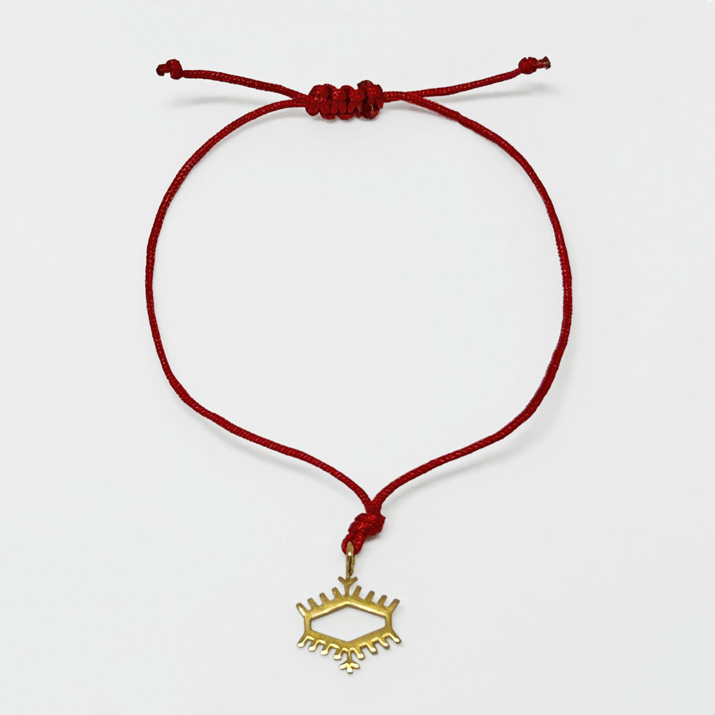 Hem bereket icin hem nazarlik olarak kullanilmis olan pitrak motfili kirmizi ipli bileklik_Red string bracelet with burdock motif used both for fertiliy and against evil eye
