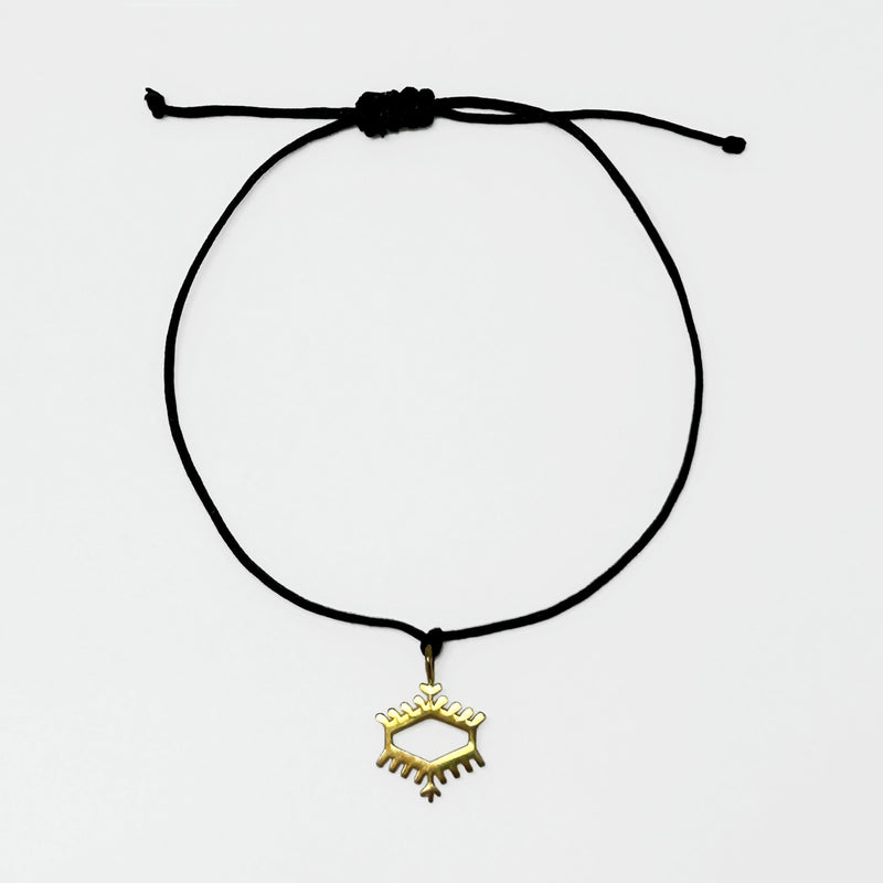 Hem bereket icin hem nazarlik olarak kullanilmis olan pitrak motfili siyah ipli bileklik_Black string bracelet with burdock motif used both for fertiliy and against evil eye