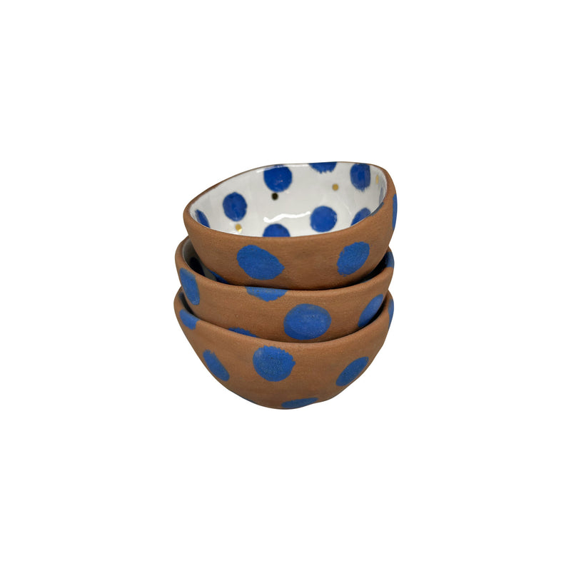 Ic ice duran hediyelik mavi benekli kaseler_Blue dotted small ceramic bowls on top of each other