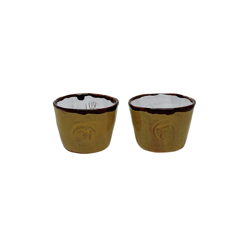 Ici beyaz disi sari kenari kahverengi iki fincan_Two yellow espresso cups with white inside and brown edges