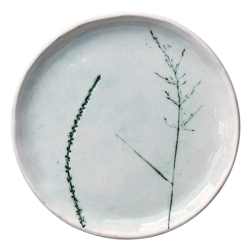 Icinde iki yesil farkli ot desenli kirik beyaz pasta tabagi_Off white bread plate with two green long plant textures