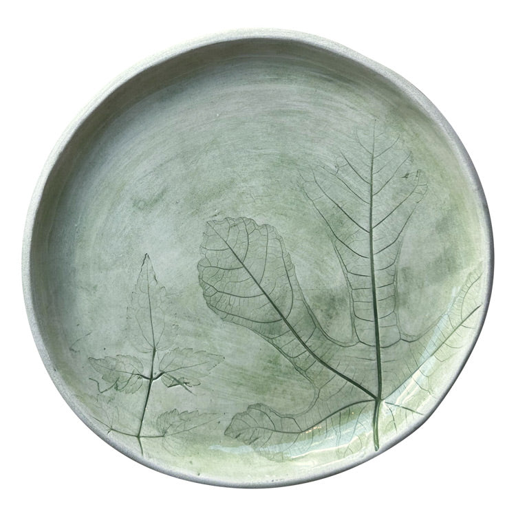 Incir vb yaprak baskili kullu yesil seramik tabak_Ash green ceramic plate with fig etc leaf pressed