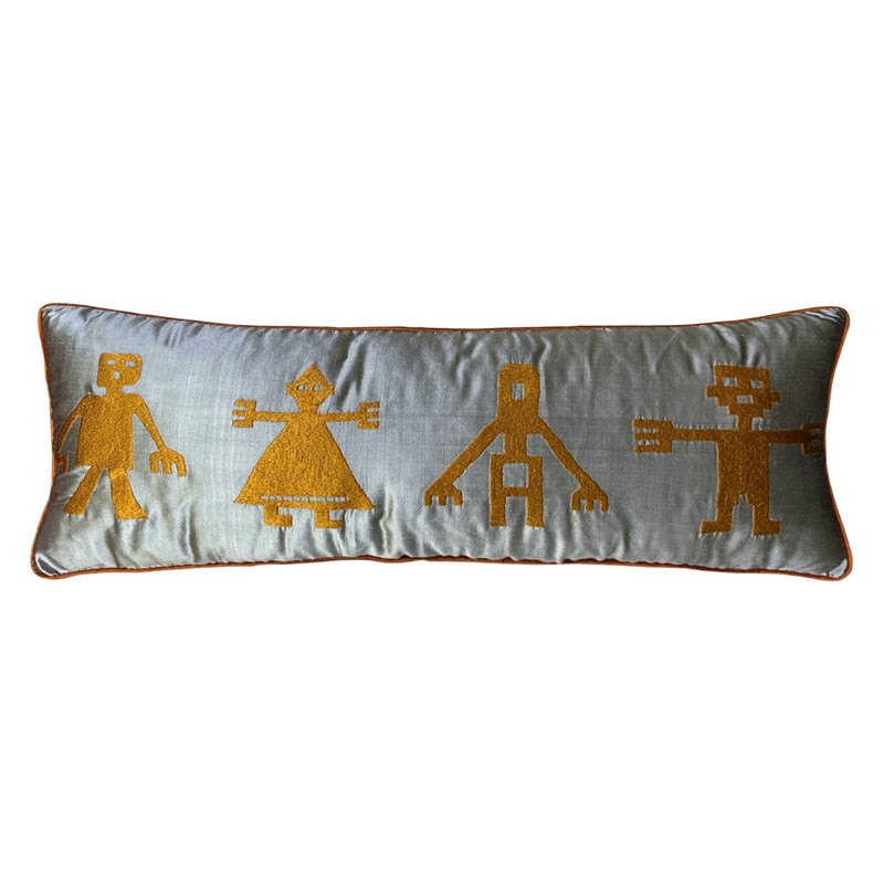 Insan motifli tasarim odullu ipek yastik_Design awarded silk cushion with human motifs