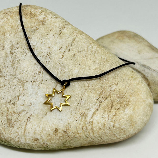 Isik akil ve uretkenlik sembolu yildiz motifli siyah ipli bileklik_Black string bracelet with star motif symbol of light wisdom and productivity