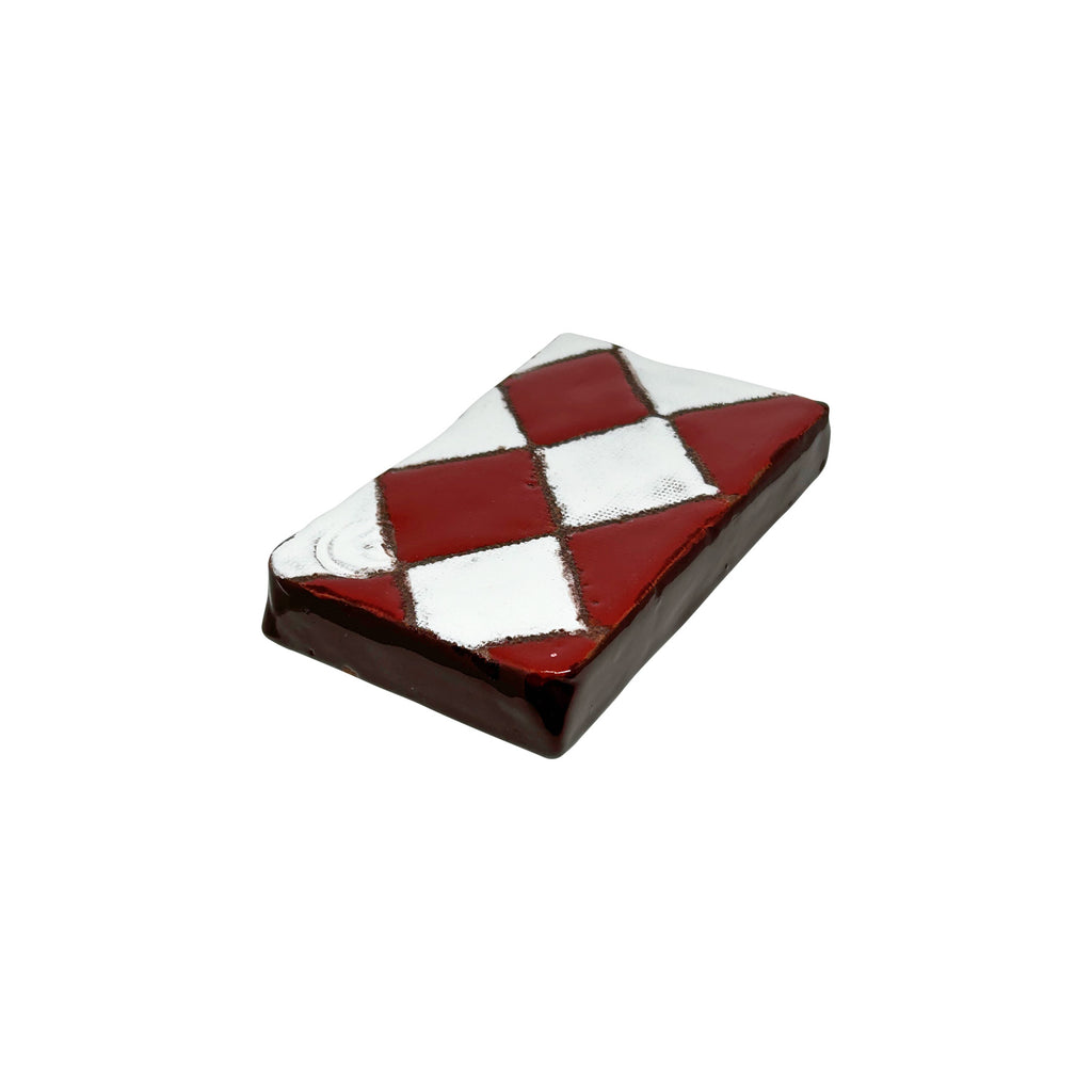Kahverengi kenarli kirmizi beyaz kareli seramik tablet_Red white checked brown sided ceramic tablet