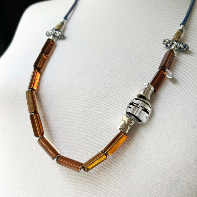 Kahverengi prizmatik cam boncuklu puskullu kolye_Brown prismatic glass beaded necklace with tassel