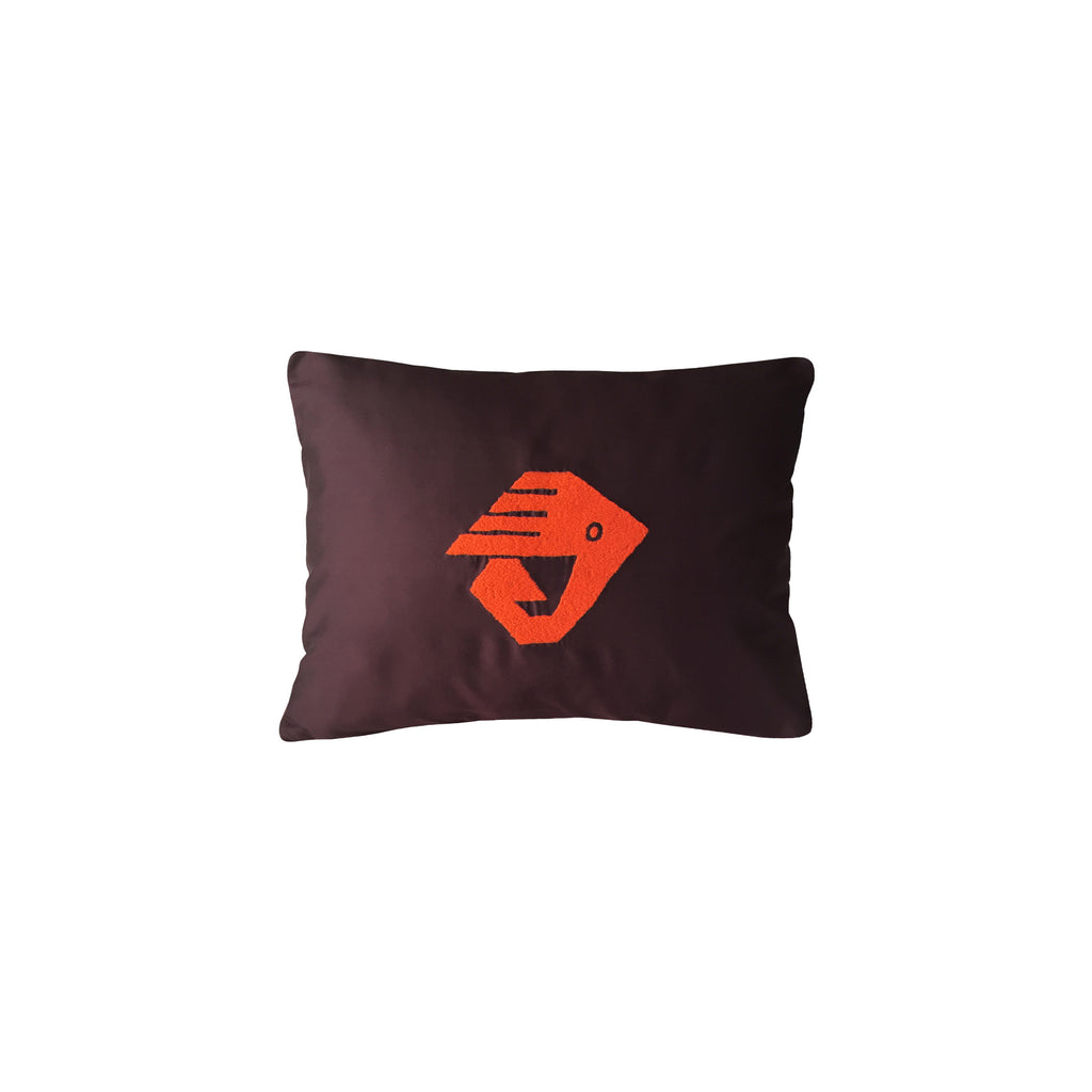 Kahverengi ve turuncu keskin hatli kus motifli ipek kirlent_Brown silk cushion with orange bird motif