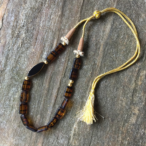Kehribar rengi desenli boncuklu Atolye 11 kolye_Necklace with patterned amber colored bead