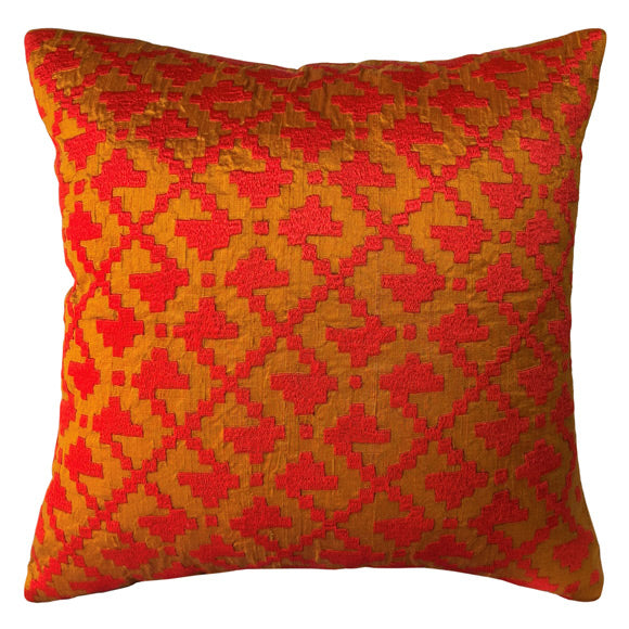 Kehribar rengi ipek ustune ates kirmizisi Anadolu Motifi nakisli kirlent_Cushion with scarlet red embroidery on amber colored silk_z