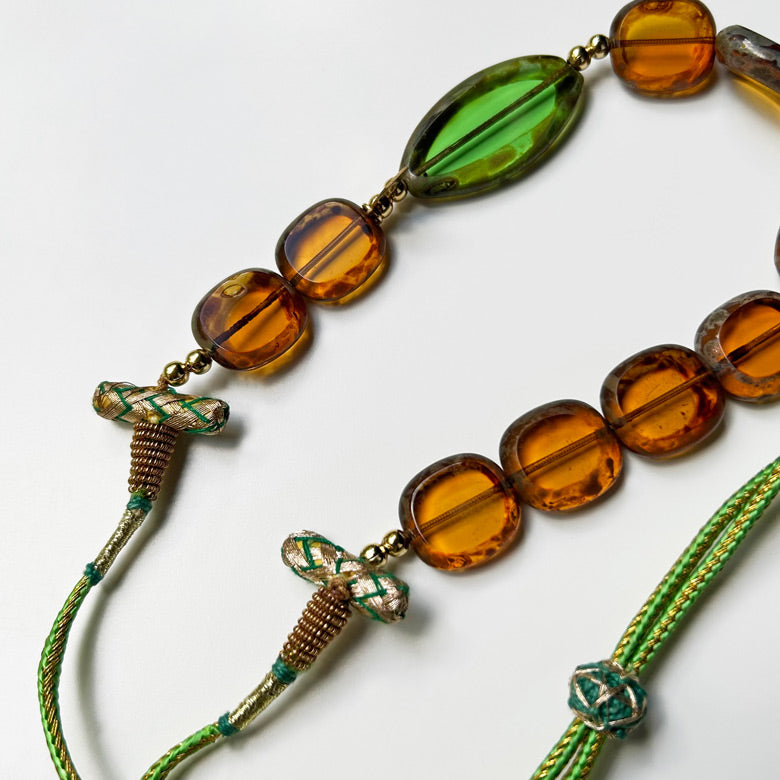 Kehribar rengi ve yesil cam boncuklu tasarim kolye_Designer necklace with amber color and green glass beads