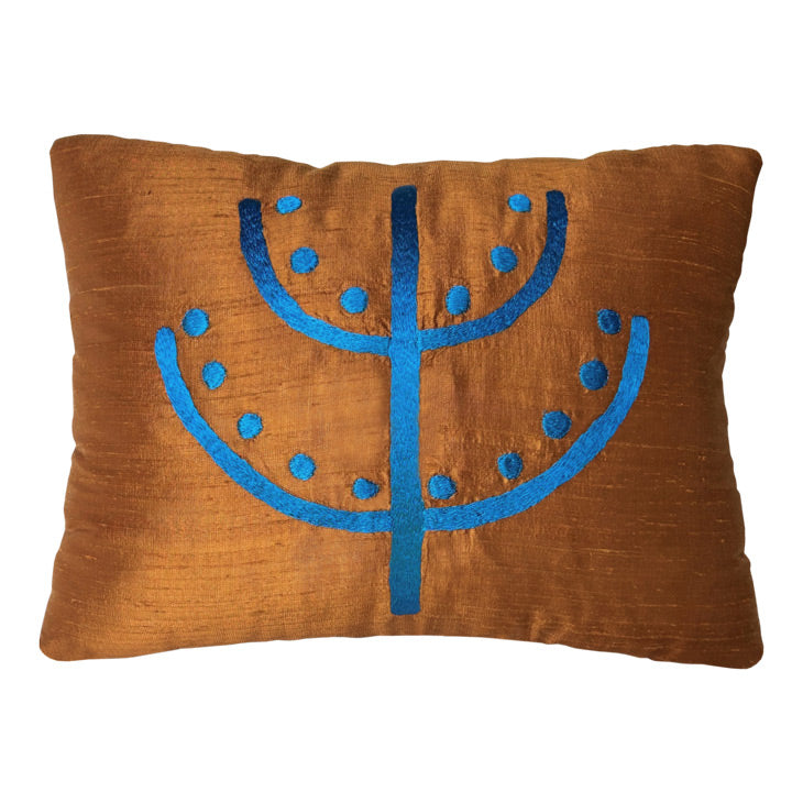 Kem goze karsi el parmak tarak motifi nakisli ipek kirlent_Silk cushion with hand finger and comb motif used against evil eye