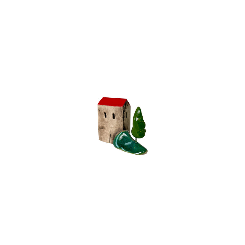 Kirmizi catili ve agacli kucuk seramik ev_Small handmade ceramic house with a tree and red roof