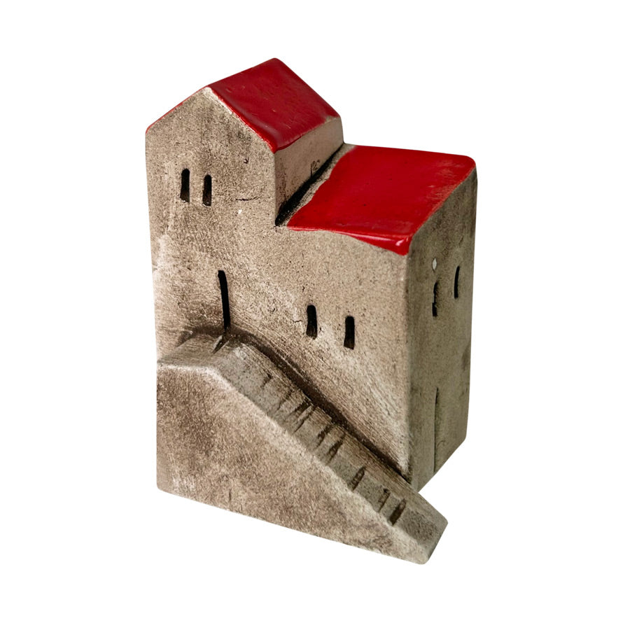 Kirmizi iki catili ve merdivenli kucuk seramik ev_Small handmade ceramic house with stairs and two red roofs