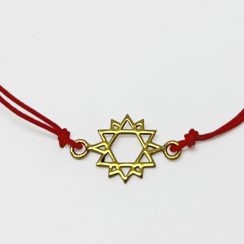 Kirmizi ipte Istanbul kumasindan alinma yildiz motifli gumus ustu altin kaplama uc_Gold plated silver pendant with star motif taken from an Istanbul fabric on red string